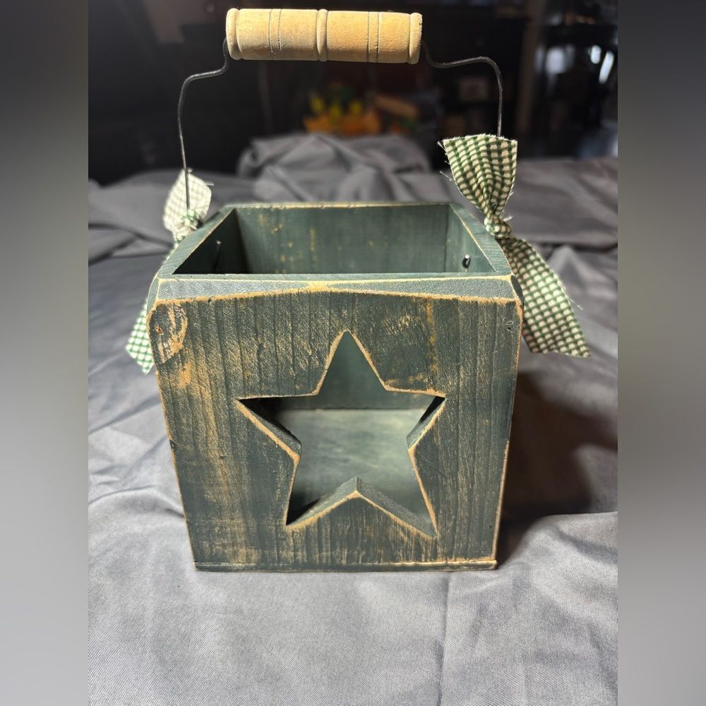 ☃️❄️☃️ Green Wood 4.5” X 7.5" Basket Star Cut-out with Handle Tealight Candle